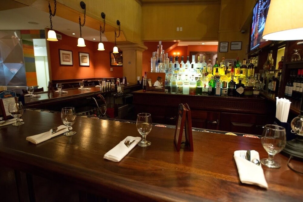 Hotel Bar