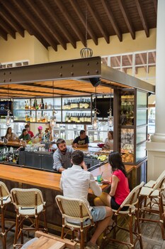 Hotel Bar