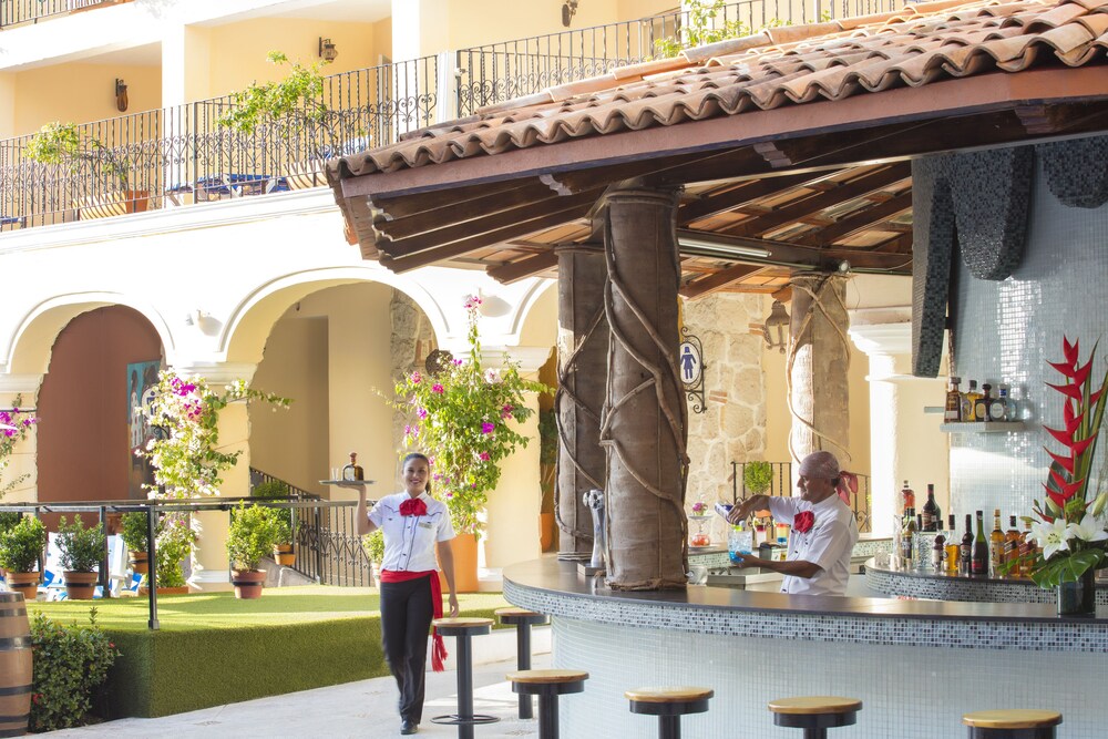 Poolside Bar