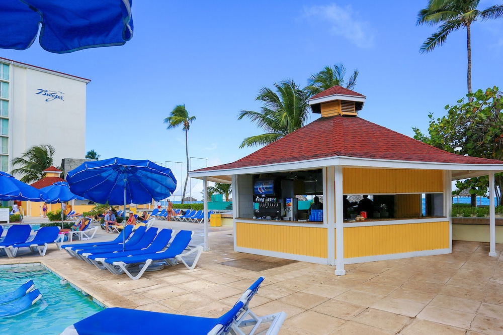 Snack bar, Breezes Resort Bahamas All Inclusive