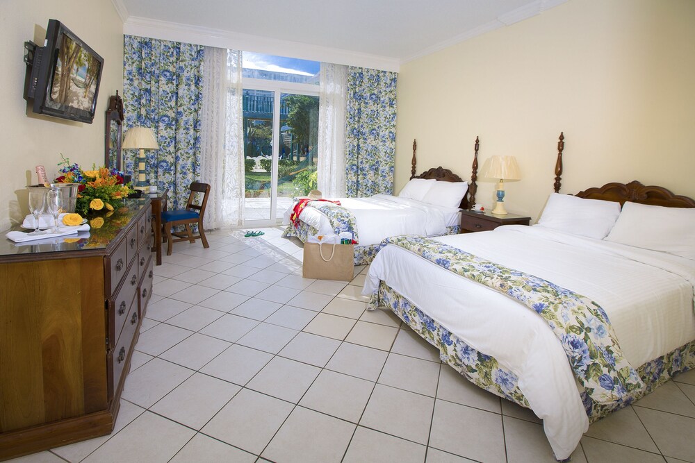 Room, Breezes Resort Bahamas All Inclusive