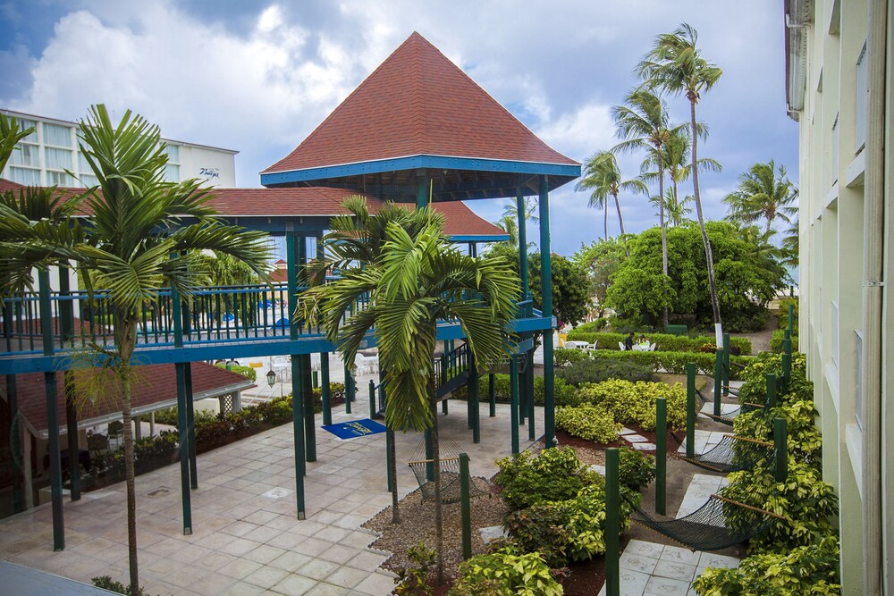 Courtyard, Breezes Resort Bahamas All Inclusive