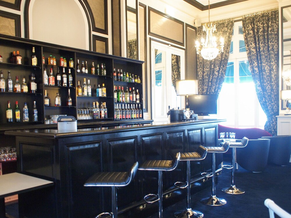 Hotel Bar