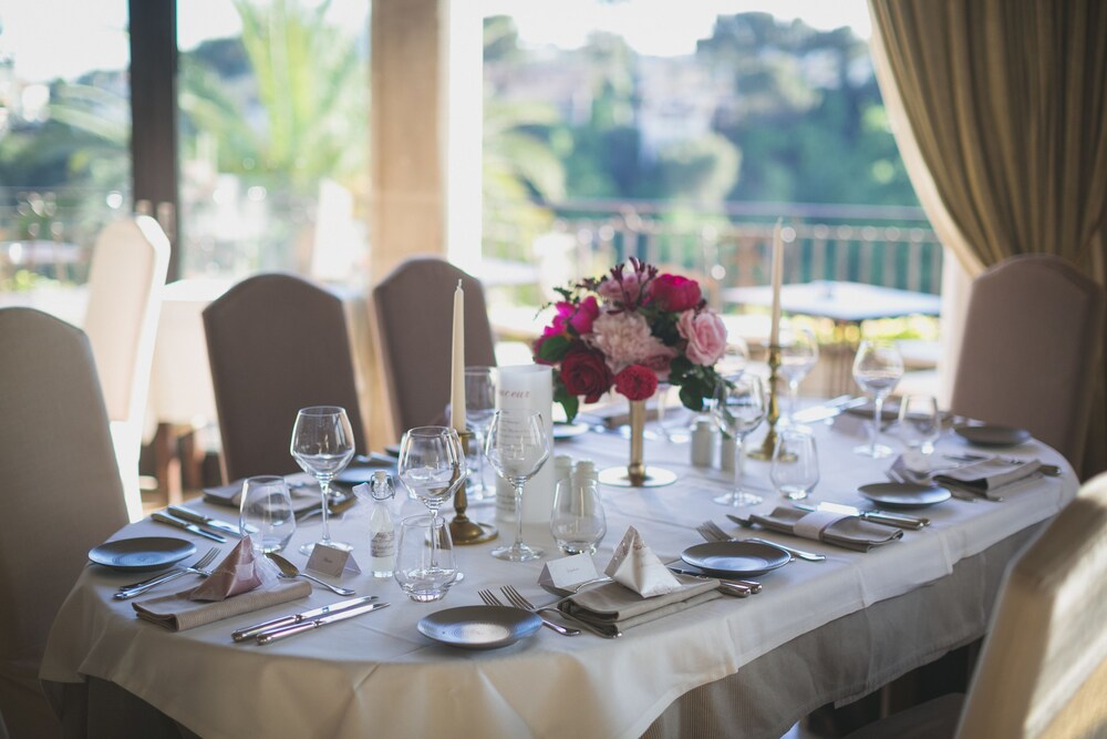 Couples Dining