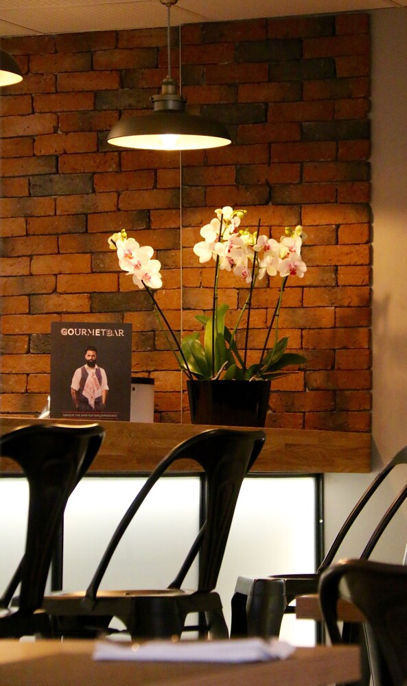 Hotel Lounge
