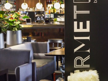 Hotel Bar