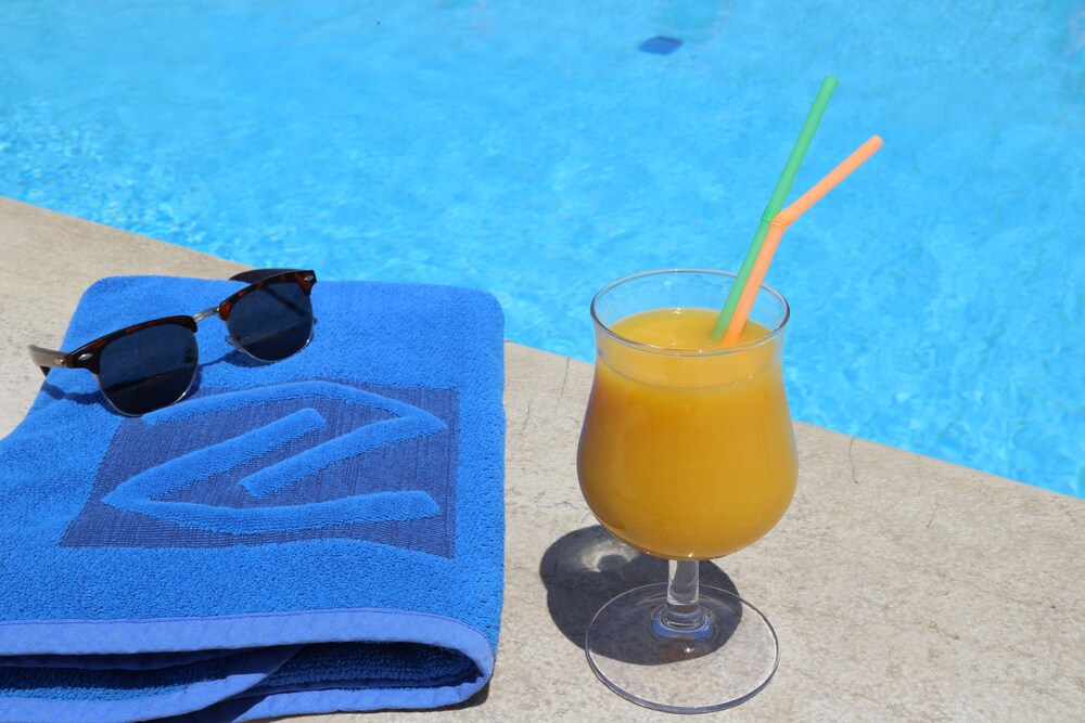 Poolside Bar