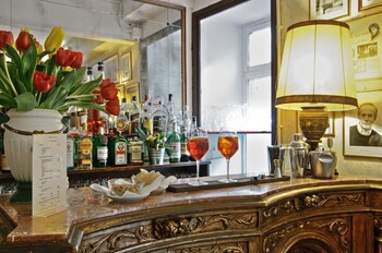 Hotel Bar