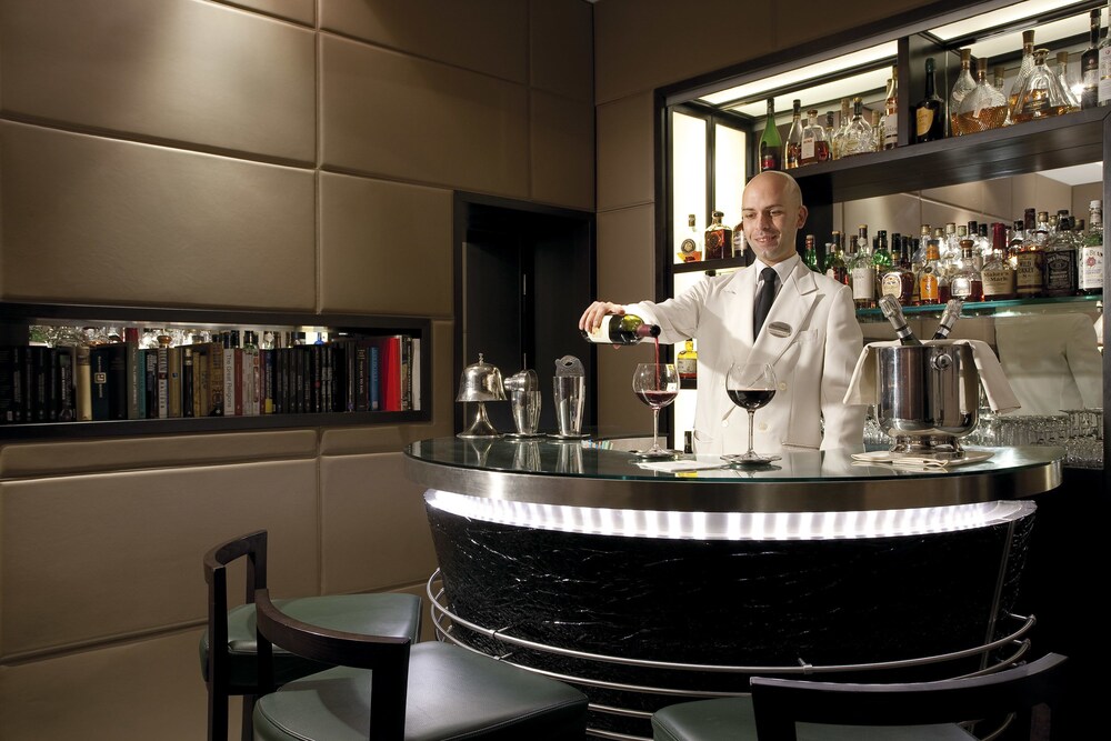 Hotel Bar