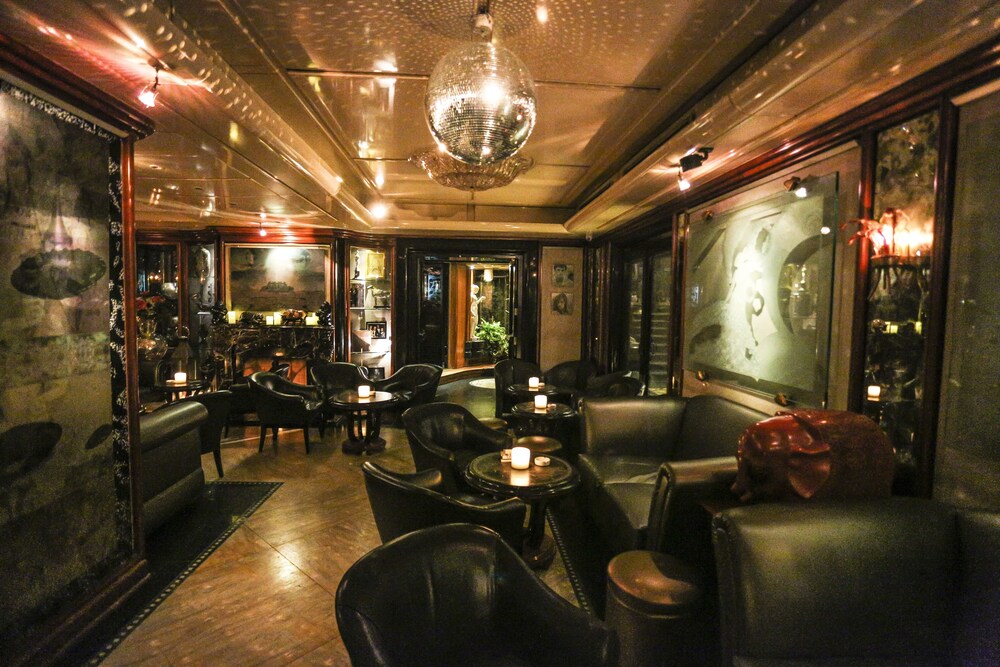 Hotel Lounge