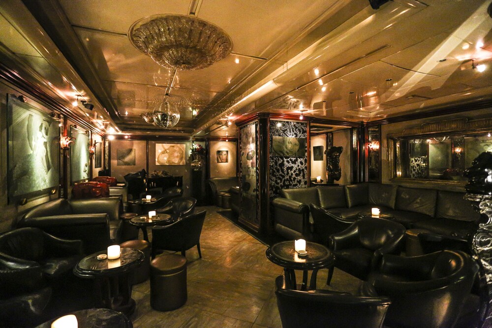 Hotel Lounge