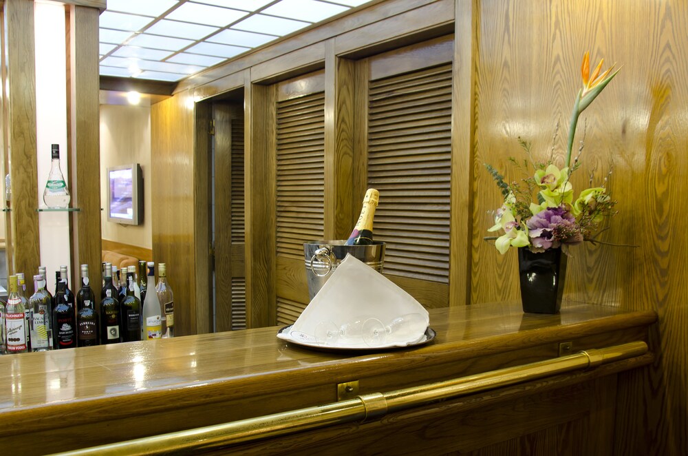 Hotel Bar