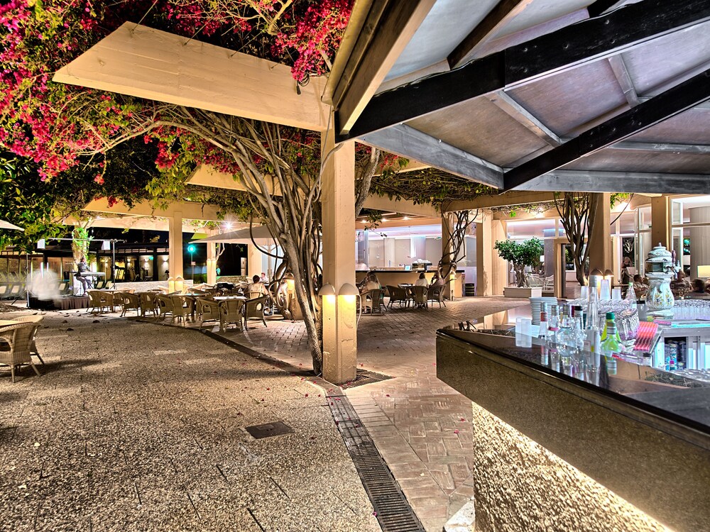 Poolside Bar