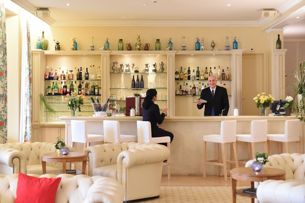 Hotel Bar