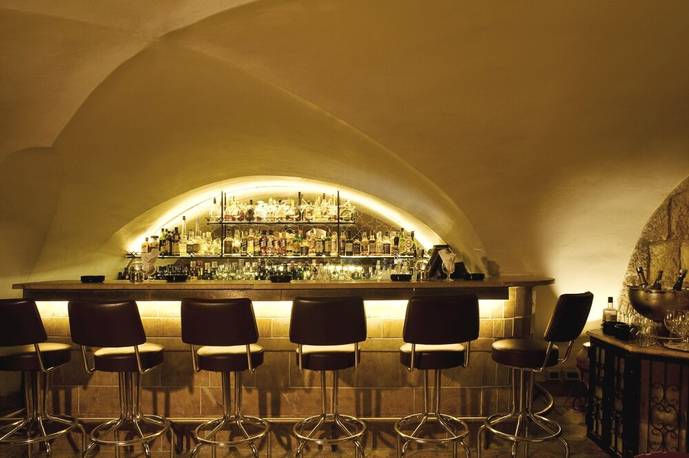 Hotel Bar