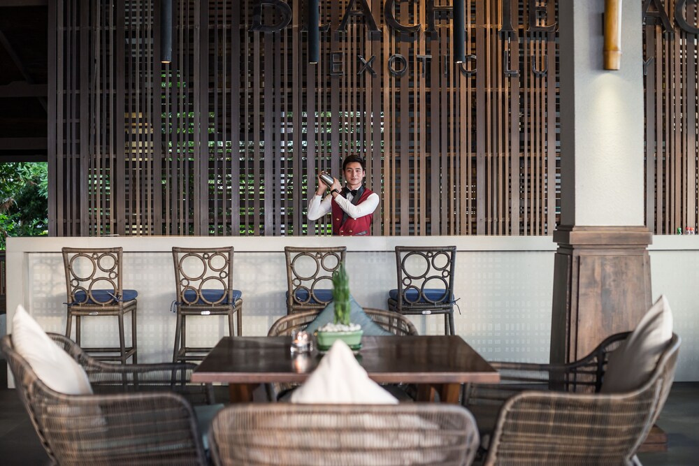 Hotel Bar