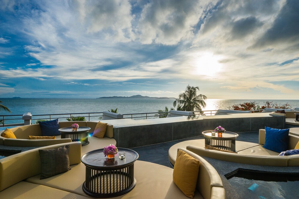 Hotel Lounge