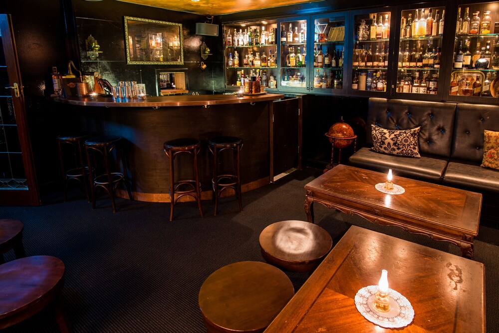 Hotel Bar