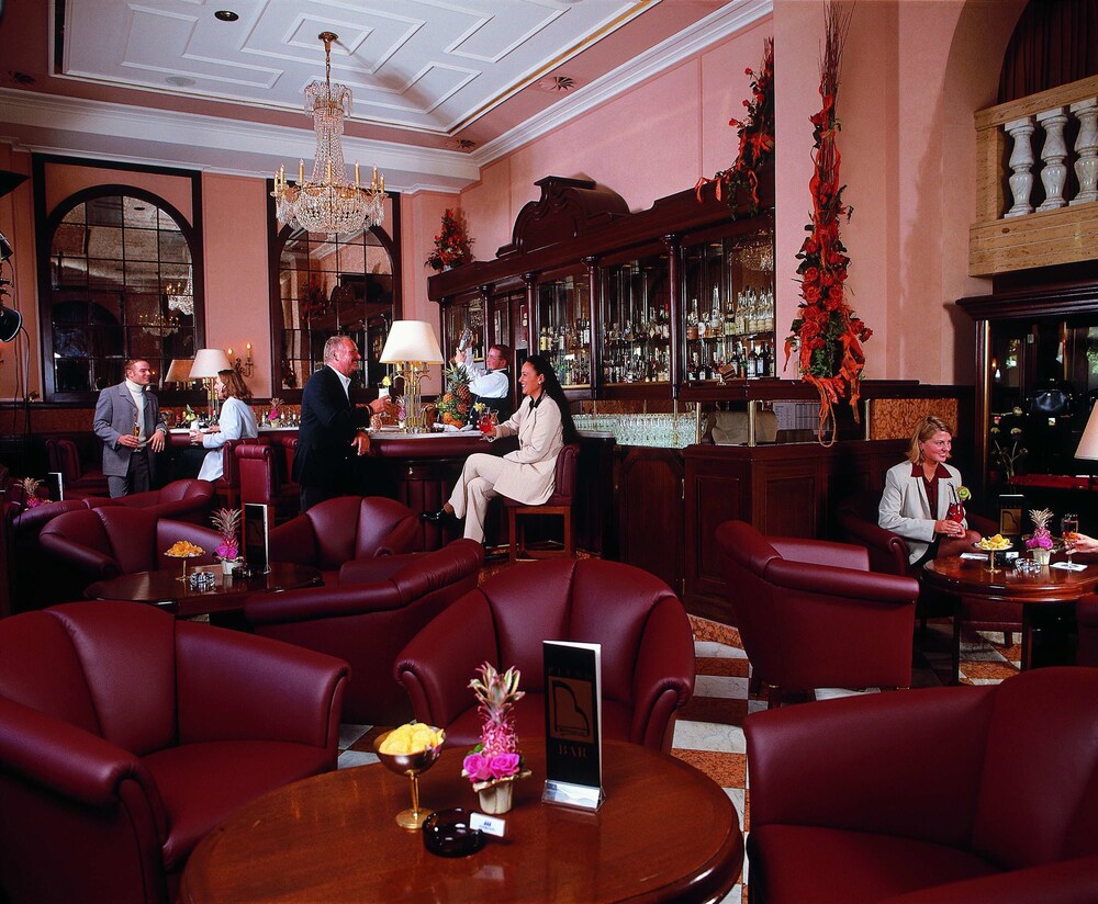 Hotel Bar