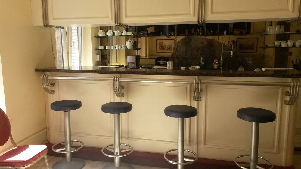 Hotel Bar
