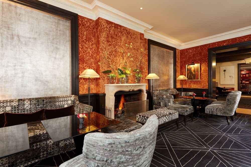 Hotel Lounge