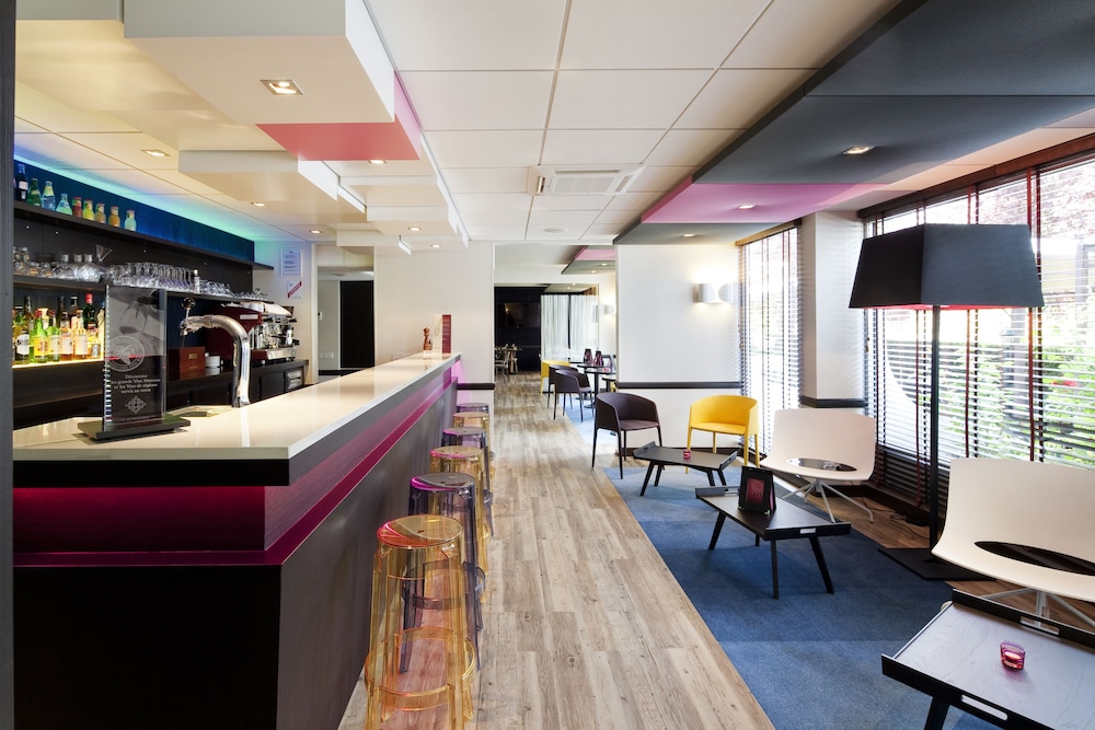 Hotel Bar