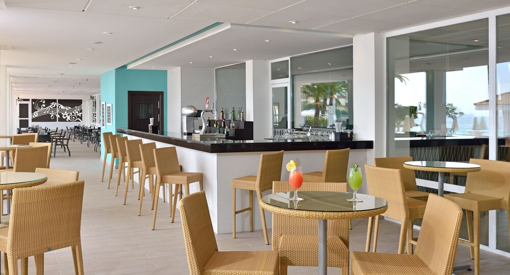 Hotel Bar