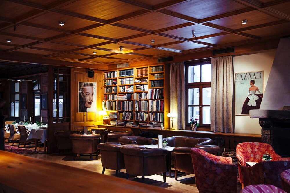 Hotel Lounge
