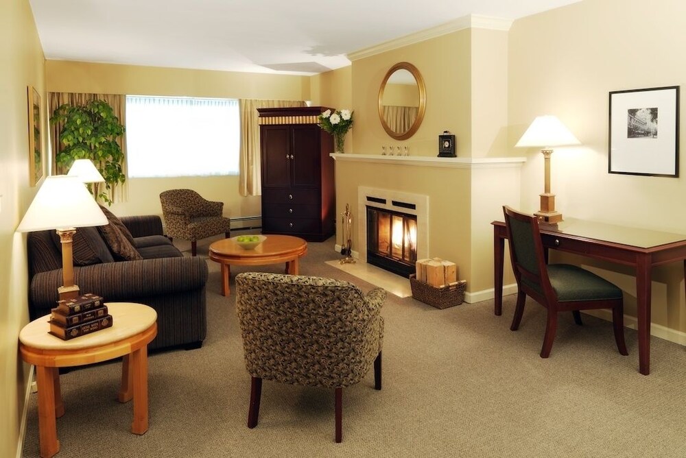 Classic Suite (Queen 2 Bedroom 2 Bath) - Featured Image
