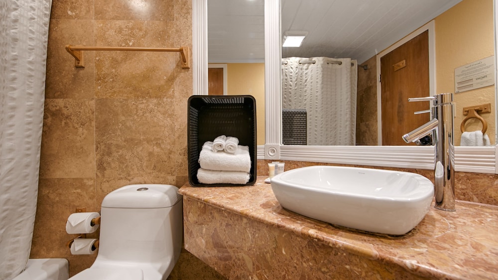 Bathroom, Emerald Beach Resort