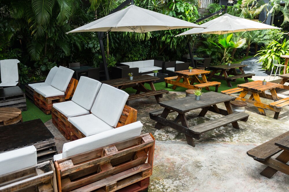 Poolside Bar