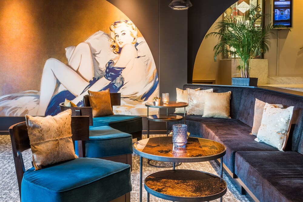 Bar-salon de l'hôtel