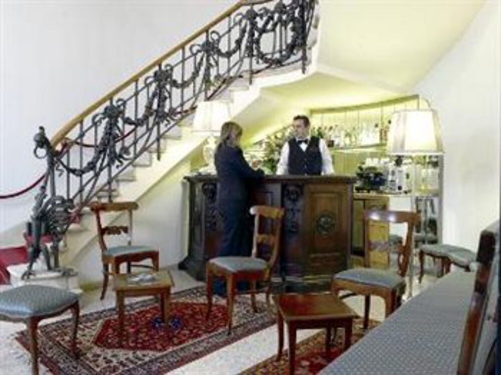 Hotel Bar