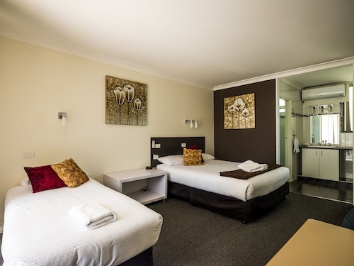 Plainsman Motel