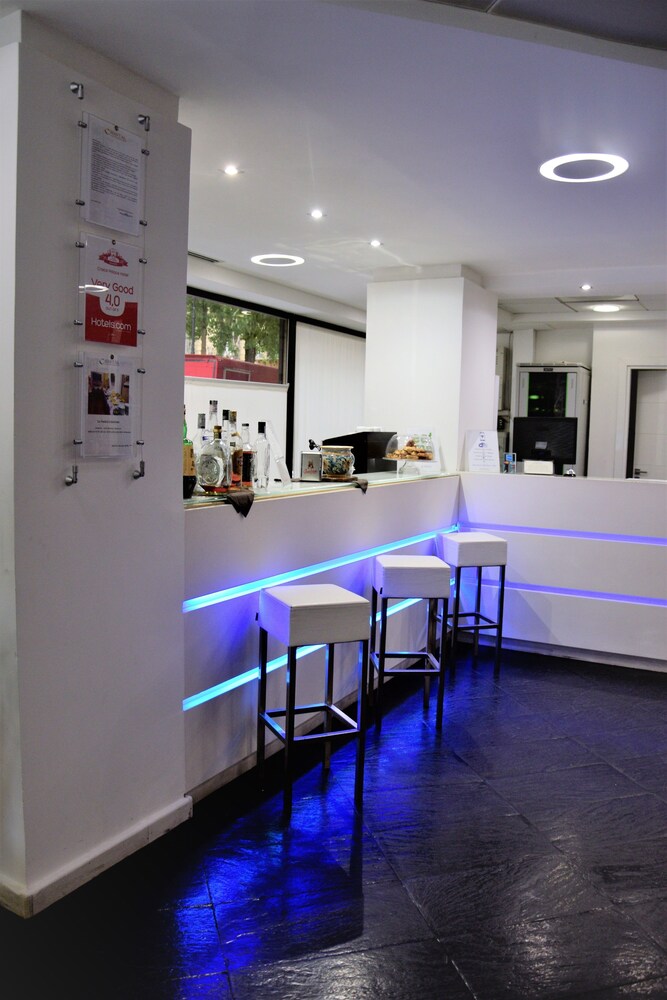 Hotel Bar