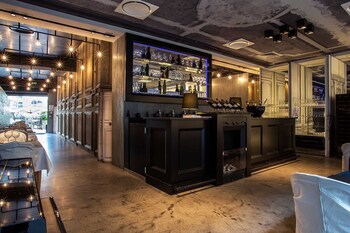 Hotel Bar