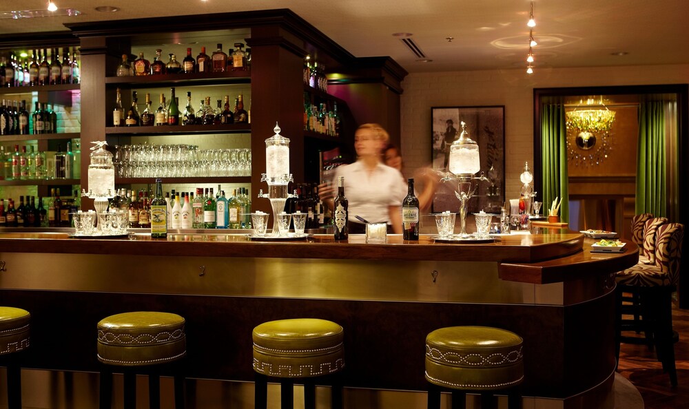 Hotel Bar