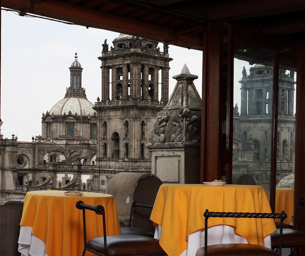 Hotel Bar