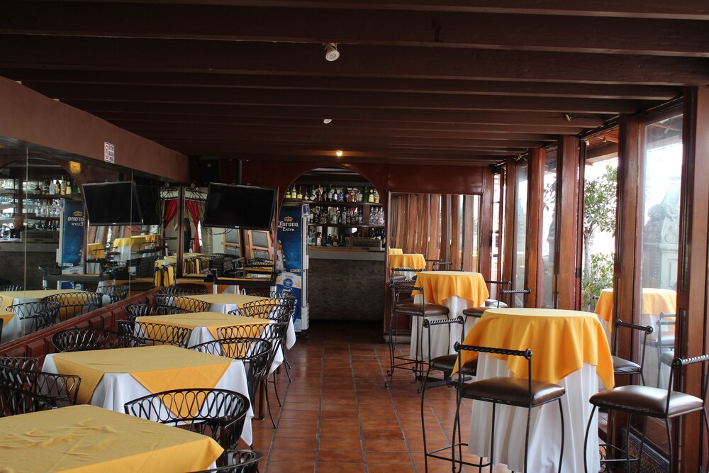 Hotel Bar