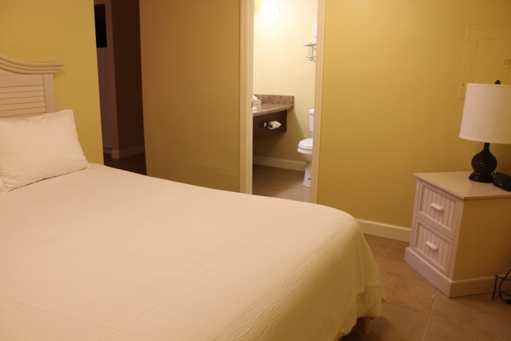 Superior Suite, 2 Bedrooms - Guestroom