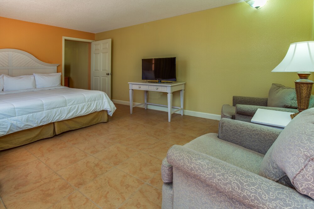 Superior Suite, 2 Bedrooms - Guestroom