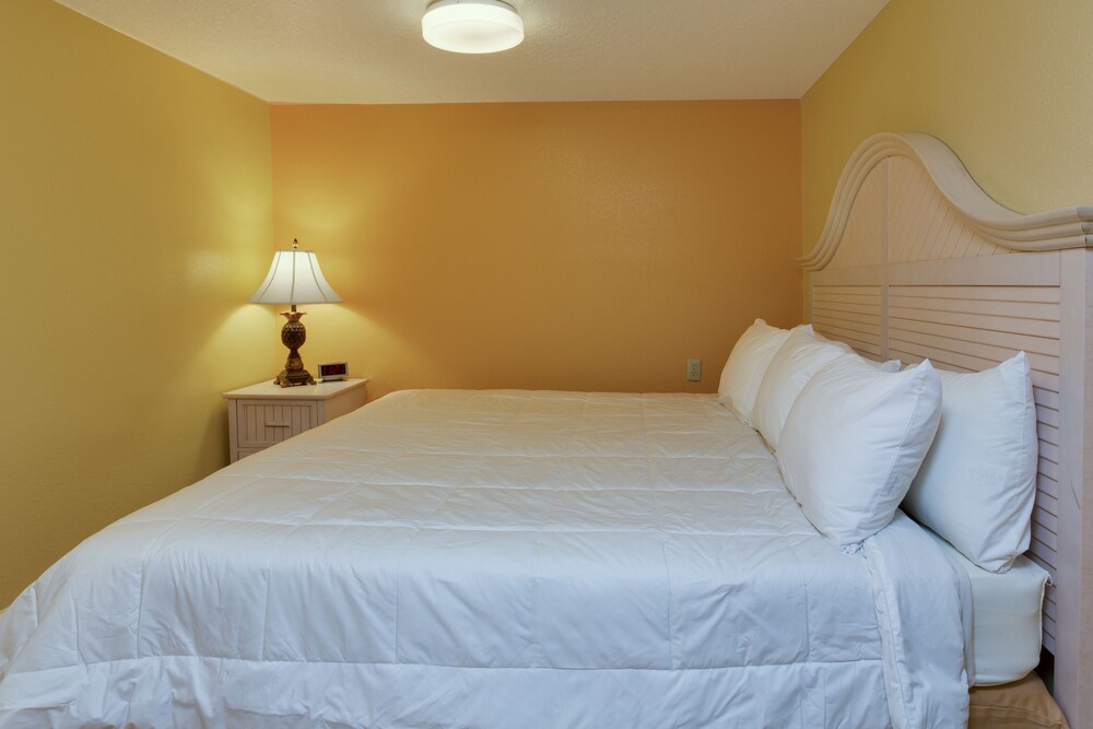 Superior Suite, 2 Bedrooms - Guestroom