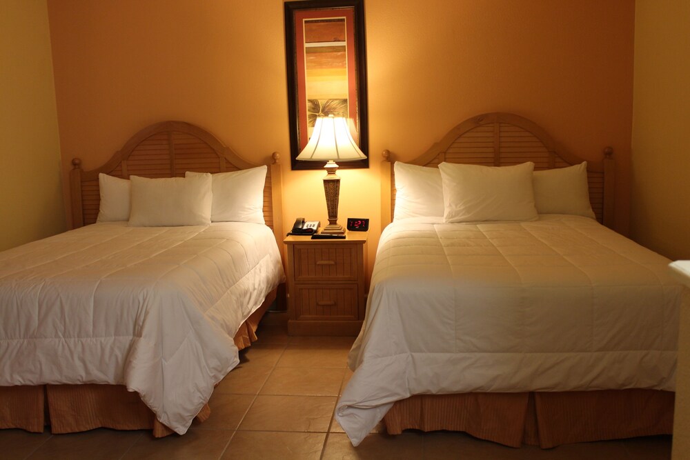Superior Suite, 2 Bedrooms - Guestroom