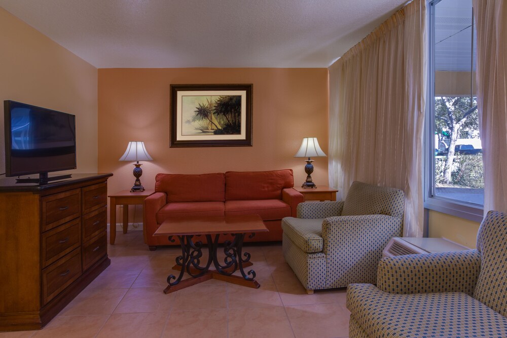 Superior Suite, 2 Double Beds and 1 Murphy Bed, Pool View - Living Area