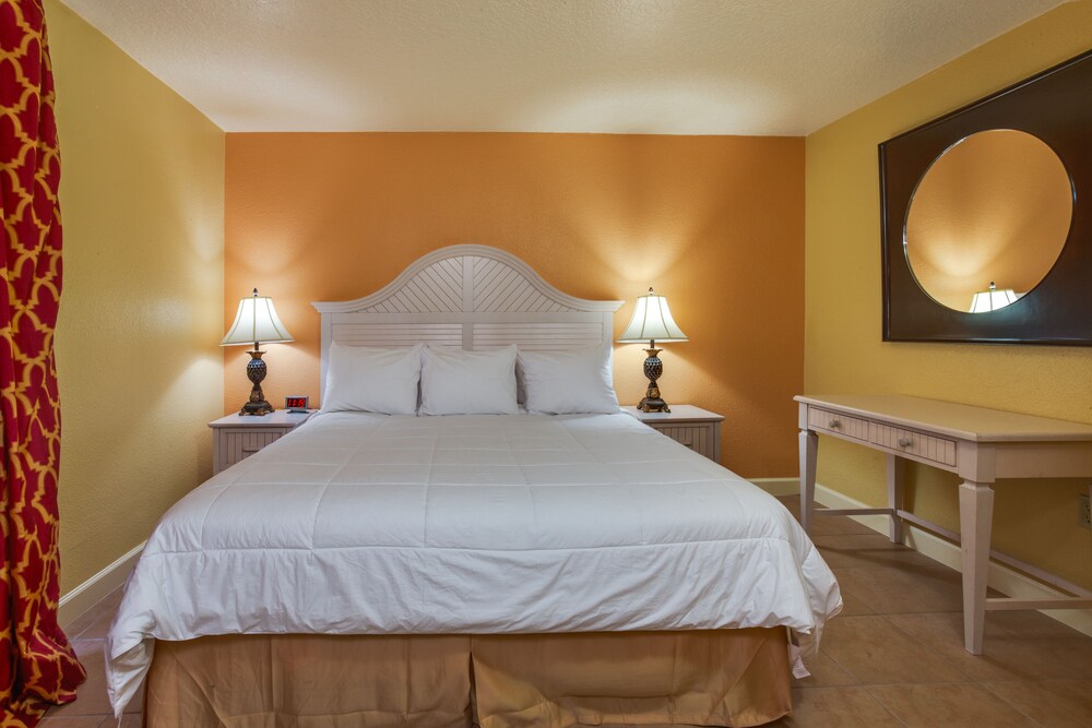 Superior Suite, 2 Bedrooms - Guestroom