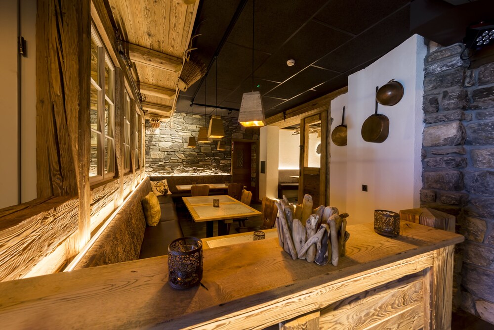 Hotel Bar