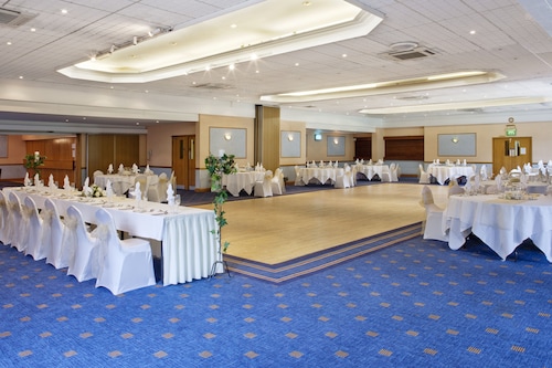 Holiday Inn NEWPORT, an IHG Hotel