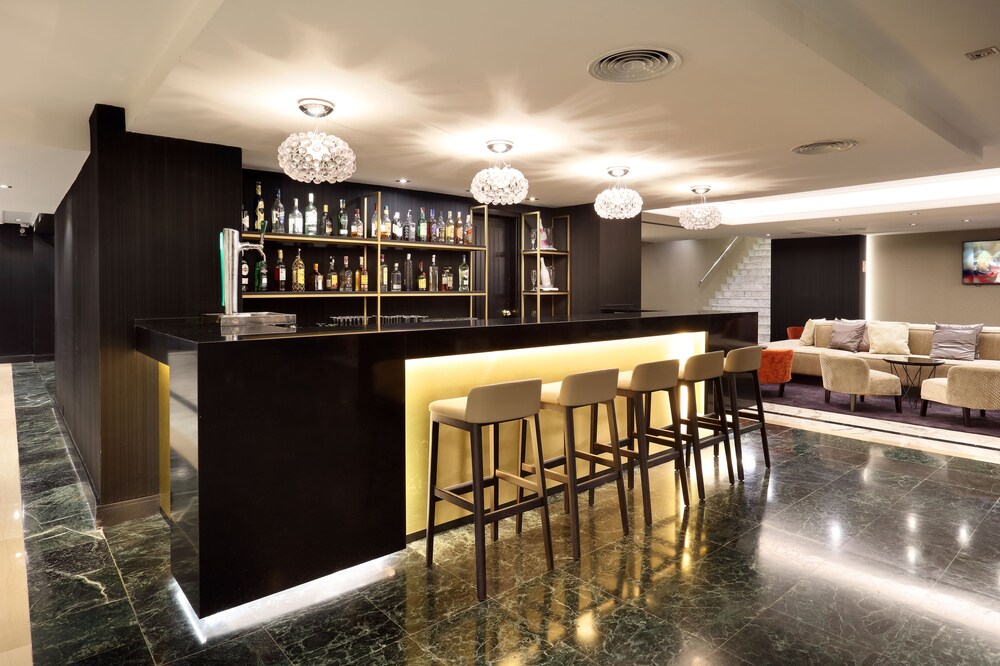 Hotel Bar