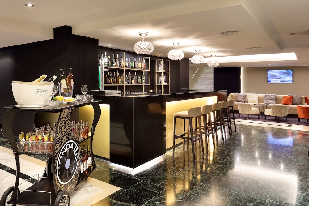 Hotel Bar