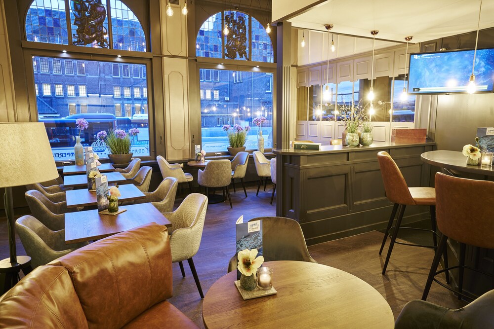 Hotel Bar